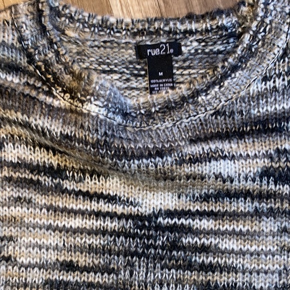 Sweater - Picture 2 of 5